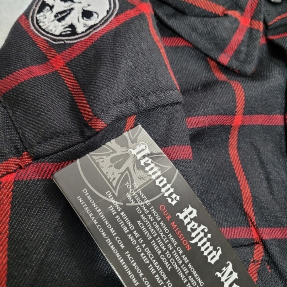 New Demons Behind Me FlannelShirts Mens Size L Button Up Black Red Plaid - Picture 3 of 5